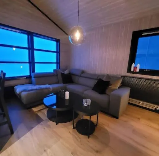 Flott Enderekkehus Med Fantastisk Utsikt 아파트